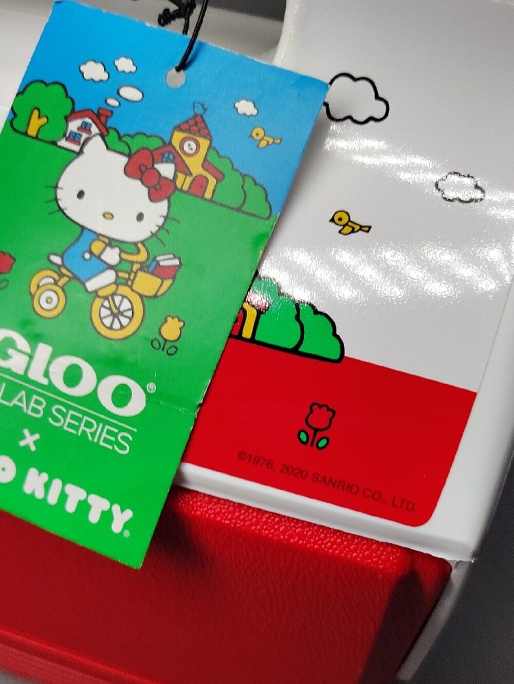 Igloo X Hello Kitty Collab Series Cooler - Picture 13 of 13